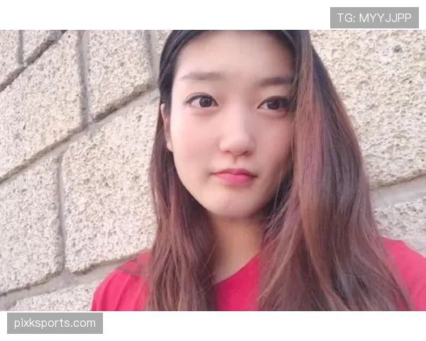 李梦比赛里像邻家拼命姐，刷到生活照瞬间就怀疑她的工资长得什么样